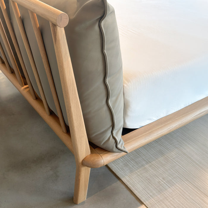 Wesley Bed